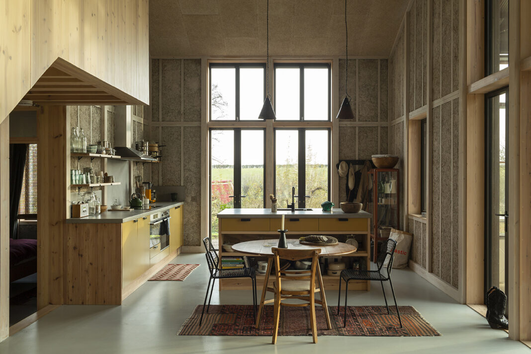 a centuries old farmhouse for all seasons by jonathan tuckey design 7